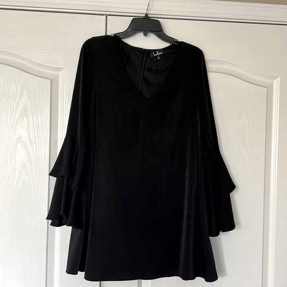 Black lulus dress with flounce sleeves